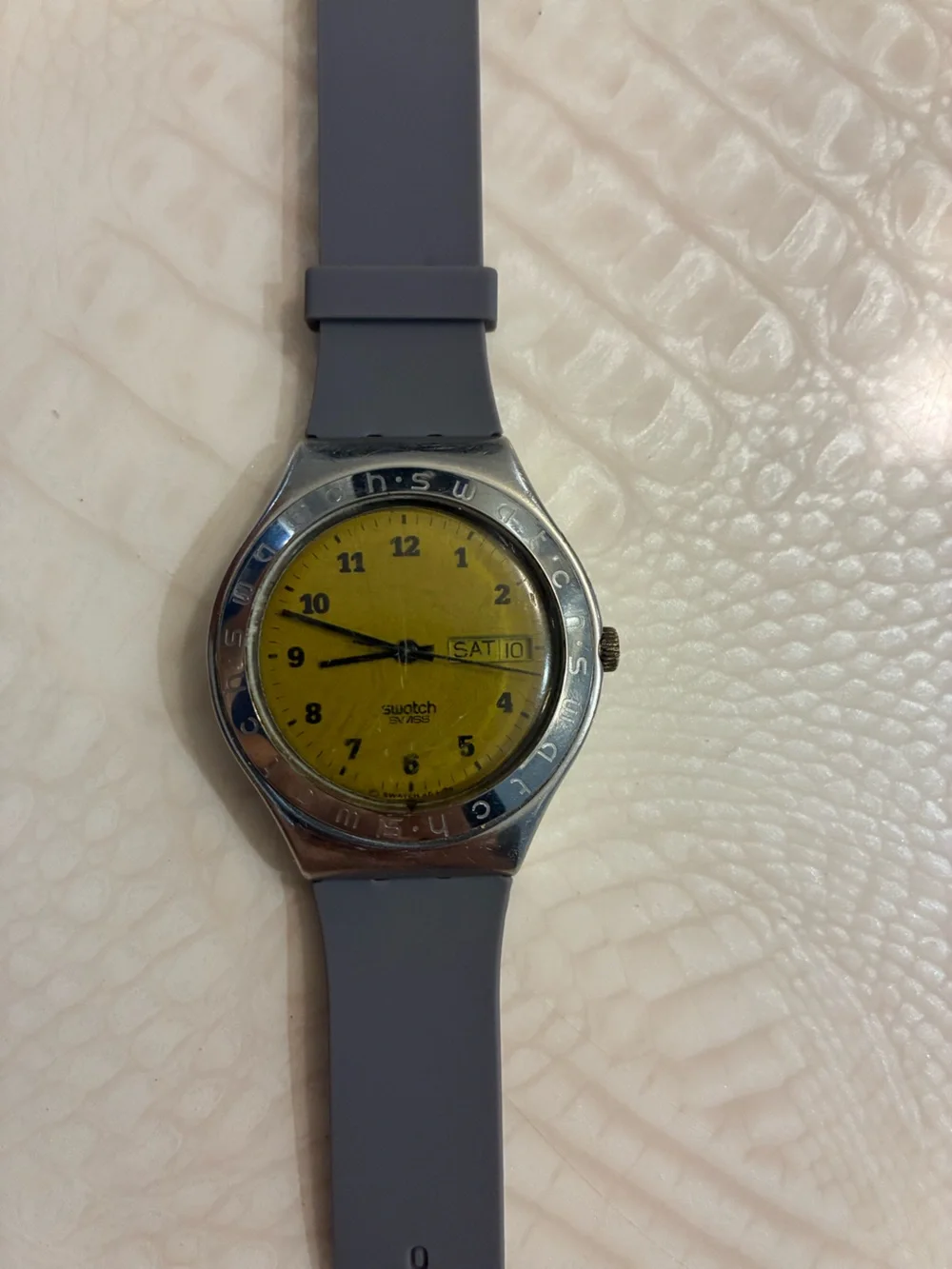 Swatch Vintage Men's Watch with Gray Strap